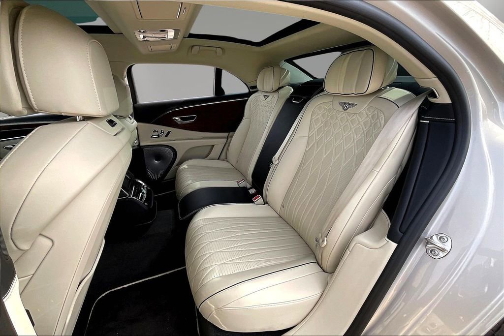 Used 2022 Bentley Flying Spur V8 image 21