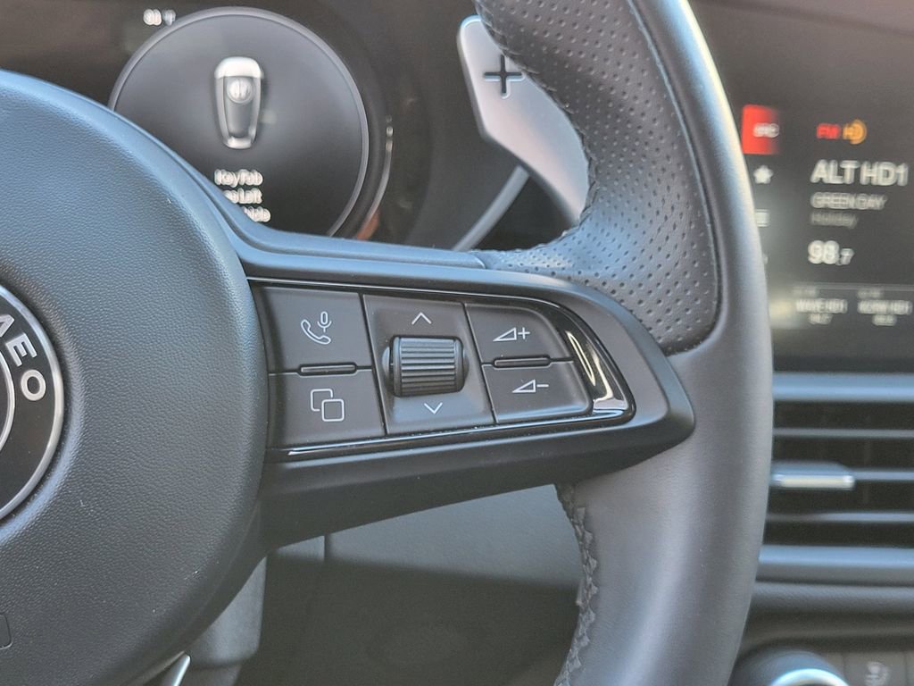 Used 2024 Alfa Romeo Giulia Sprint RWD image 6