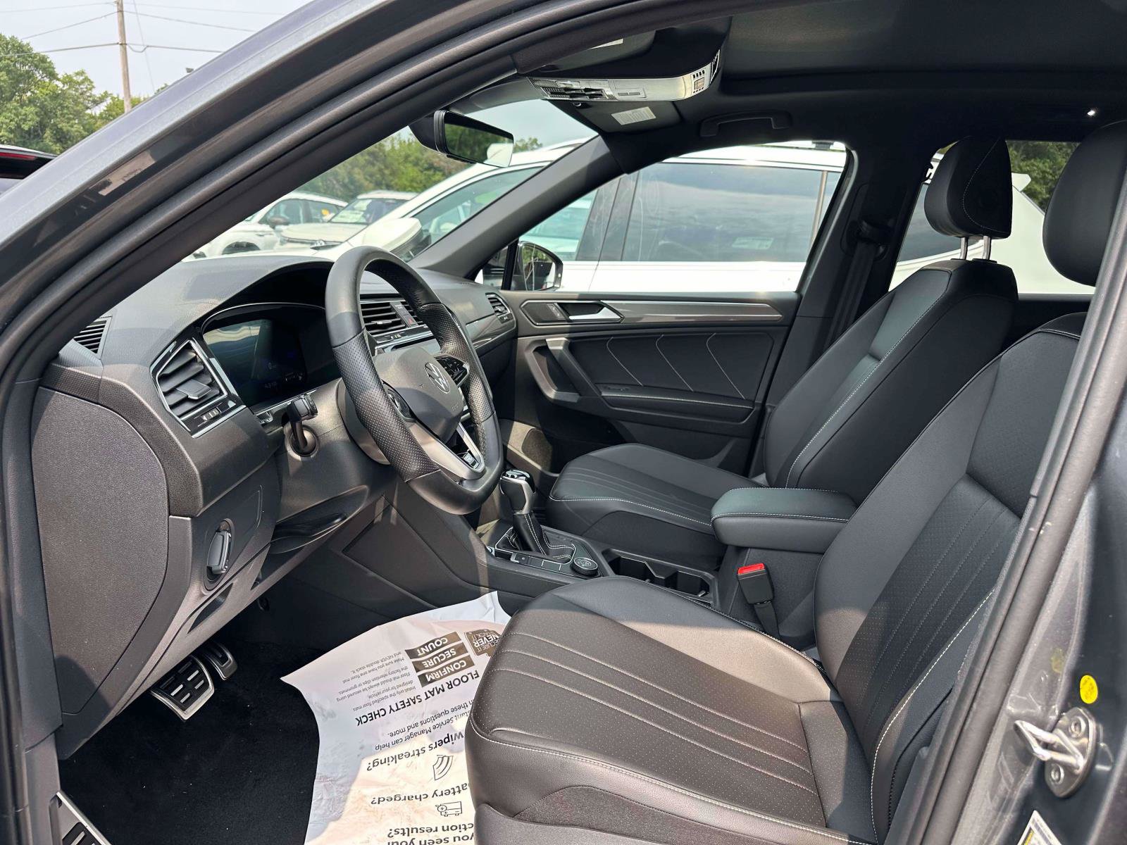 Certified 2023 Volkswagen Tiguan SE R-Line AWD/4WD image 17