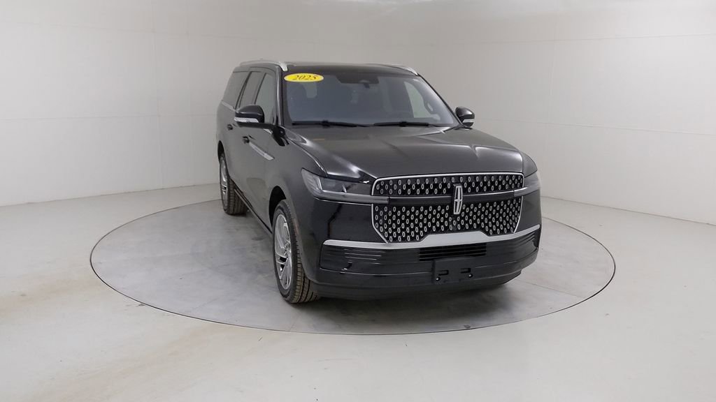 Used 2025 Lincoln Navigator L Reserve image 11