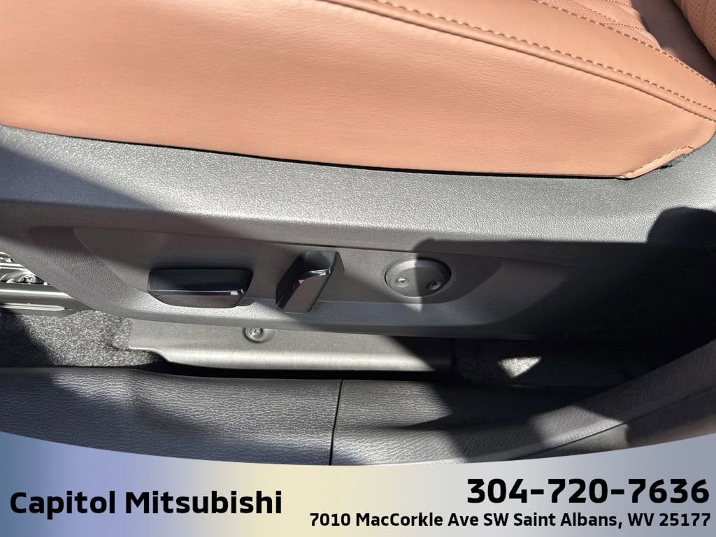 New 2025 Mitsubishi Outlander SEL image 18