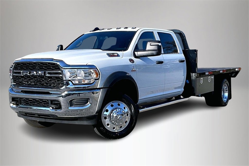 Used 2024 RAM 5500 Tradesman w/ Chrome Appearance Group image 3