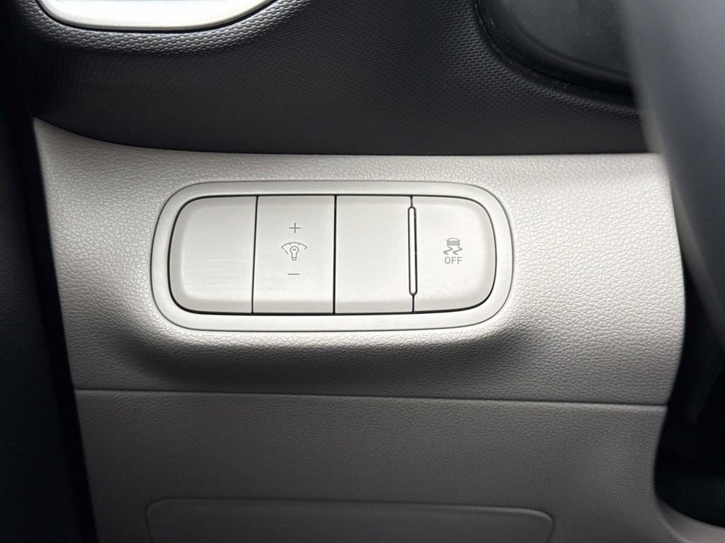 Used 2025 Hyundai Venue SEL FWD image 14