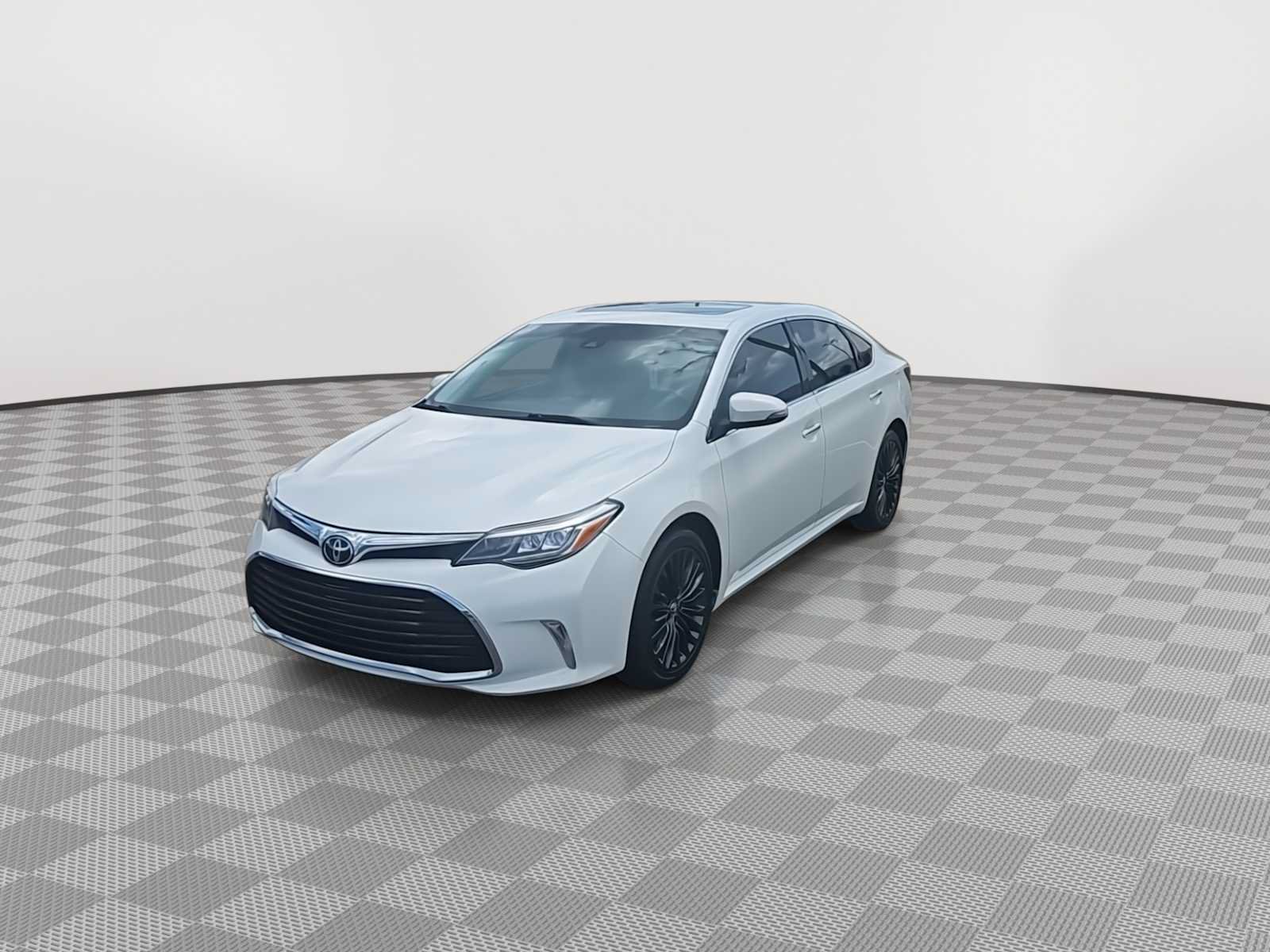 Used 2017 Toyota Avalon Touring FWD image 4