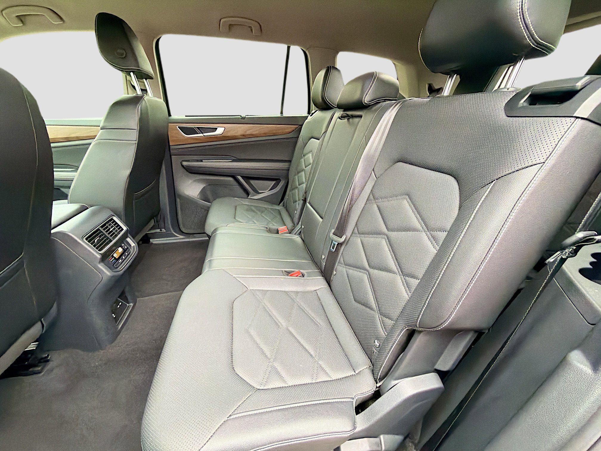 Used 2025 Volkswagen Atlas SE image 22