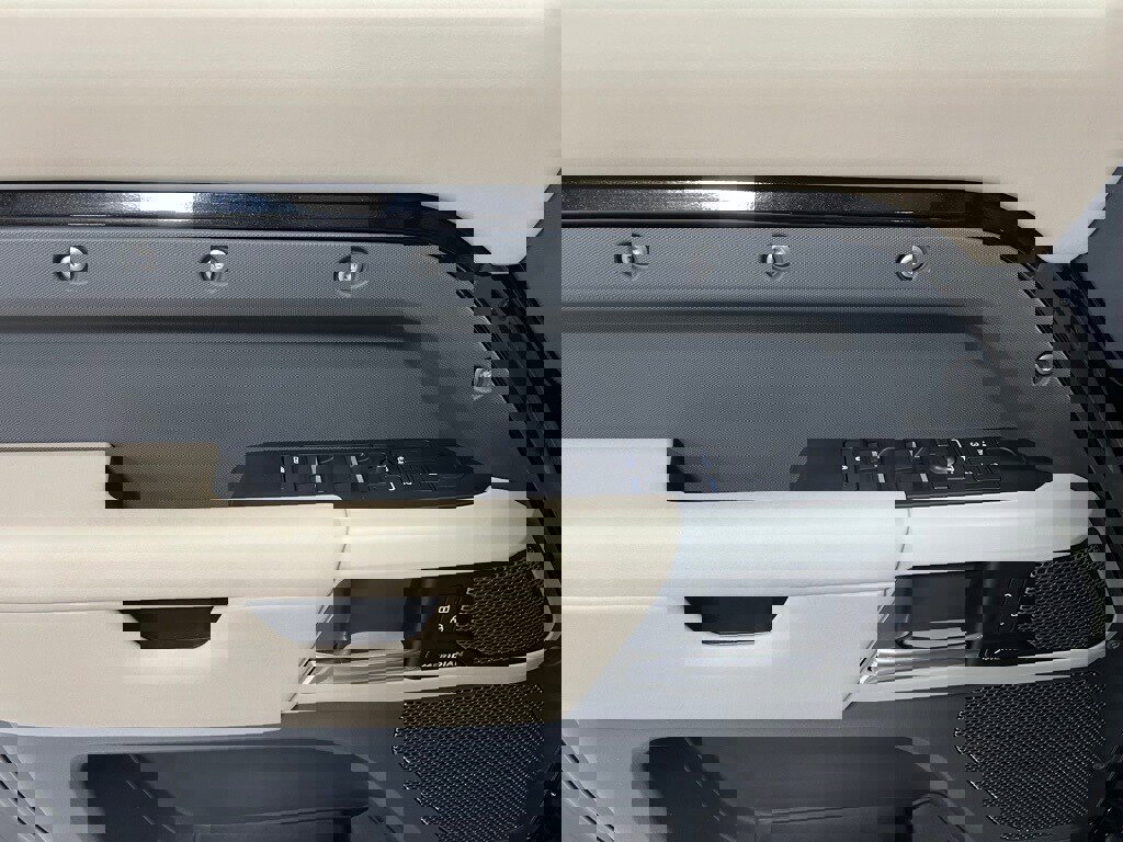 Used 2024 Land Rover Defender 110 S image 18