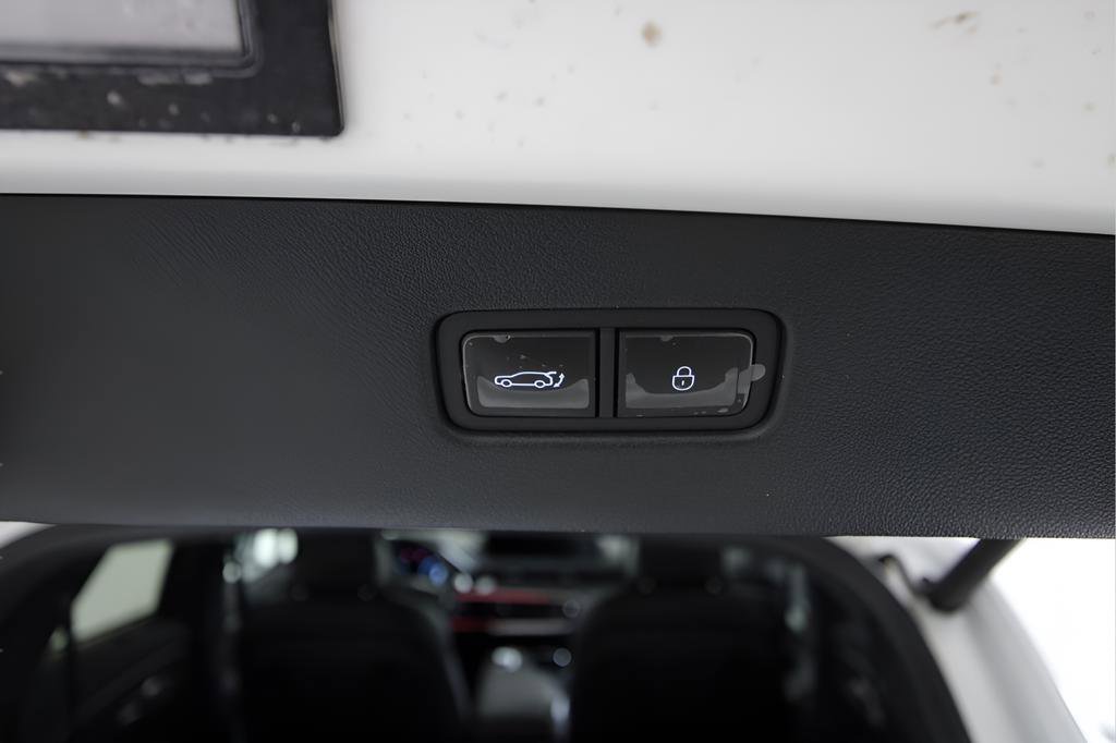 Used 2025 Genesis GV70 3.5T Sport w/ Sport Prestige Package AWD/4WD image 33