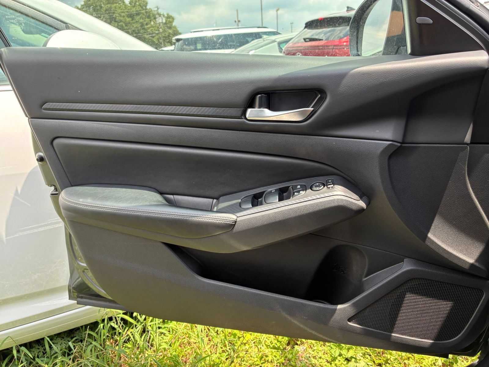 Used 2025 Nissan Altima 2.5 SV FWD image 18