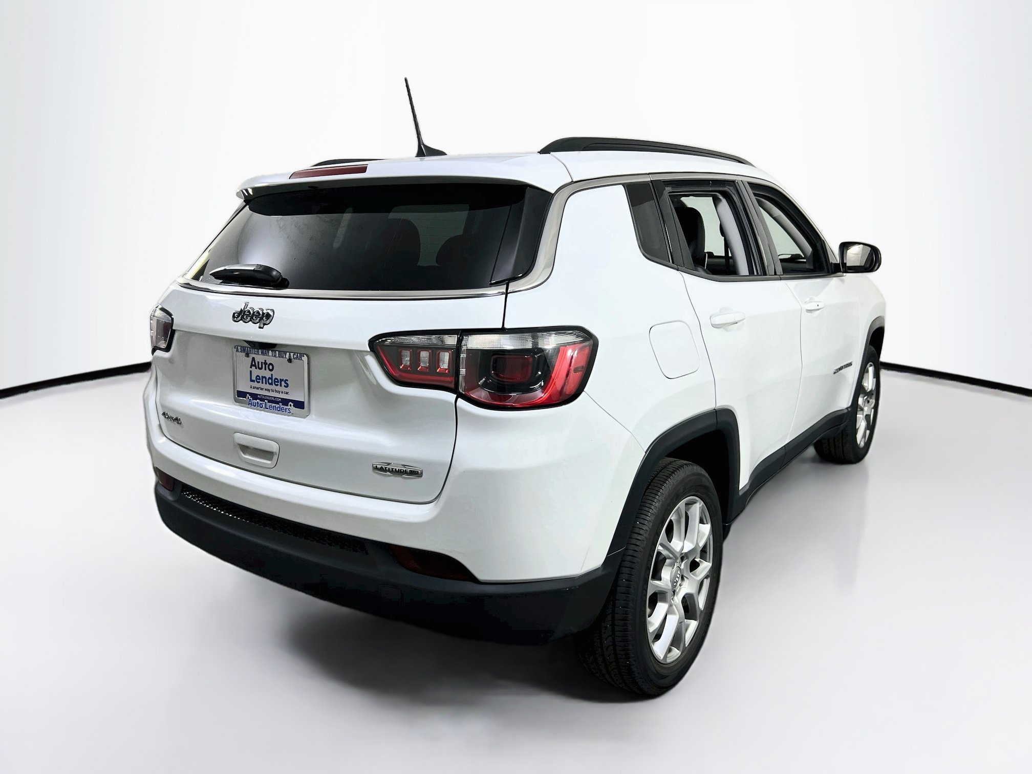 Used 2022 Jeep Compass Latitude AWD/4WD image 5