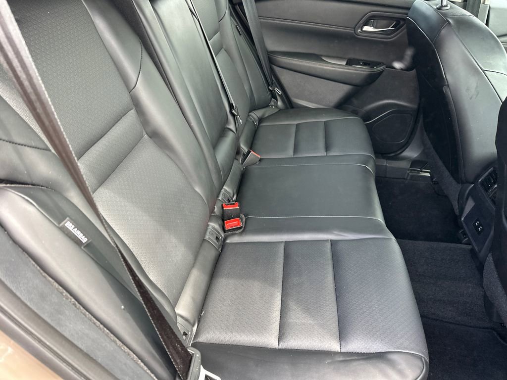 Used 2024 Nissan Rogue SV w/ SV Premium Package image 14