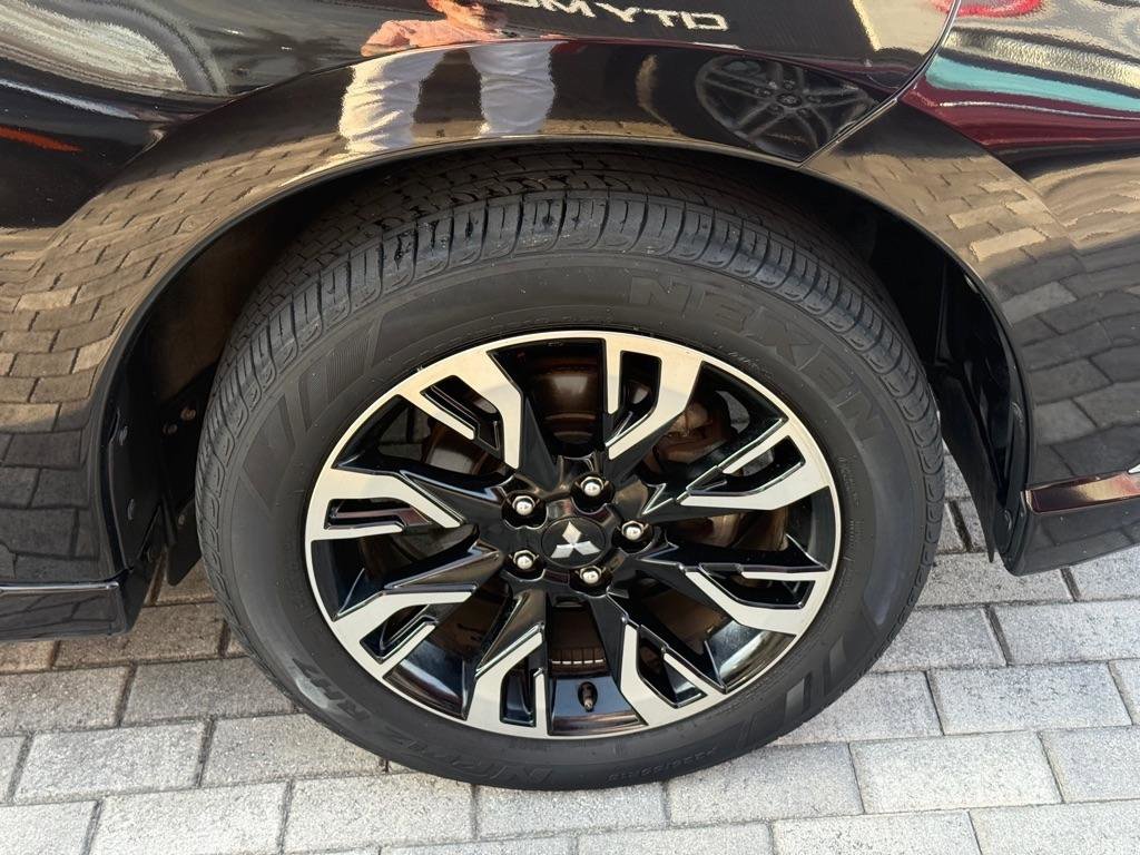 Used 2018 Mitsubishi Outlander SEL AWD/4WD image 46