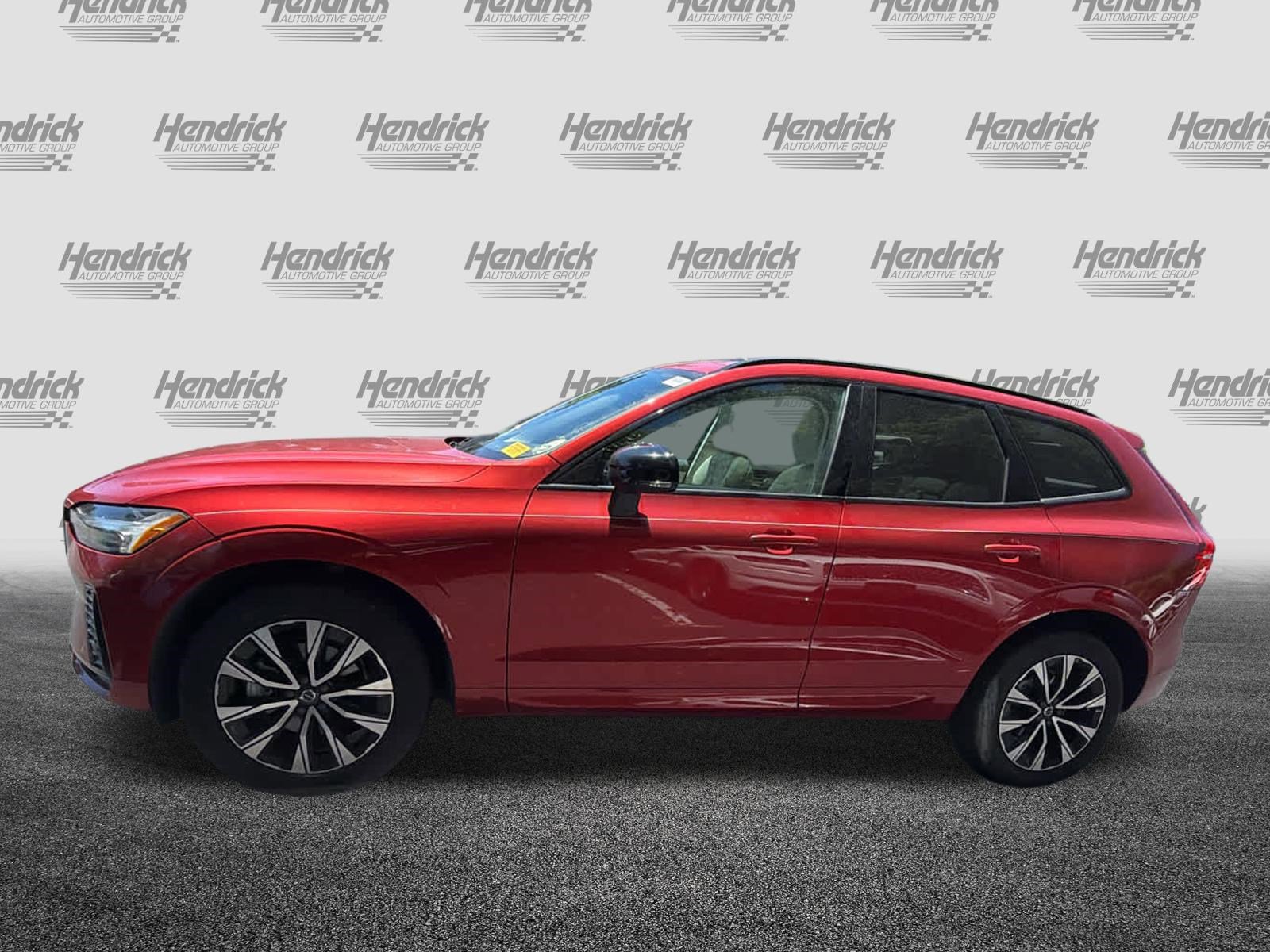 Used 2024 Volvo XC60 B5 Core w/ Protection Package AWD/4WD image 11