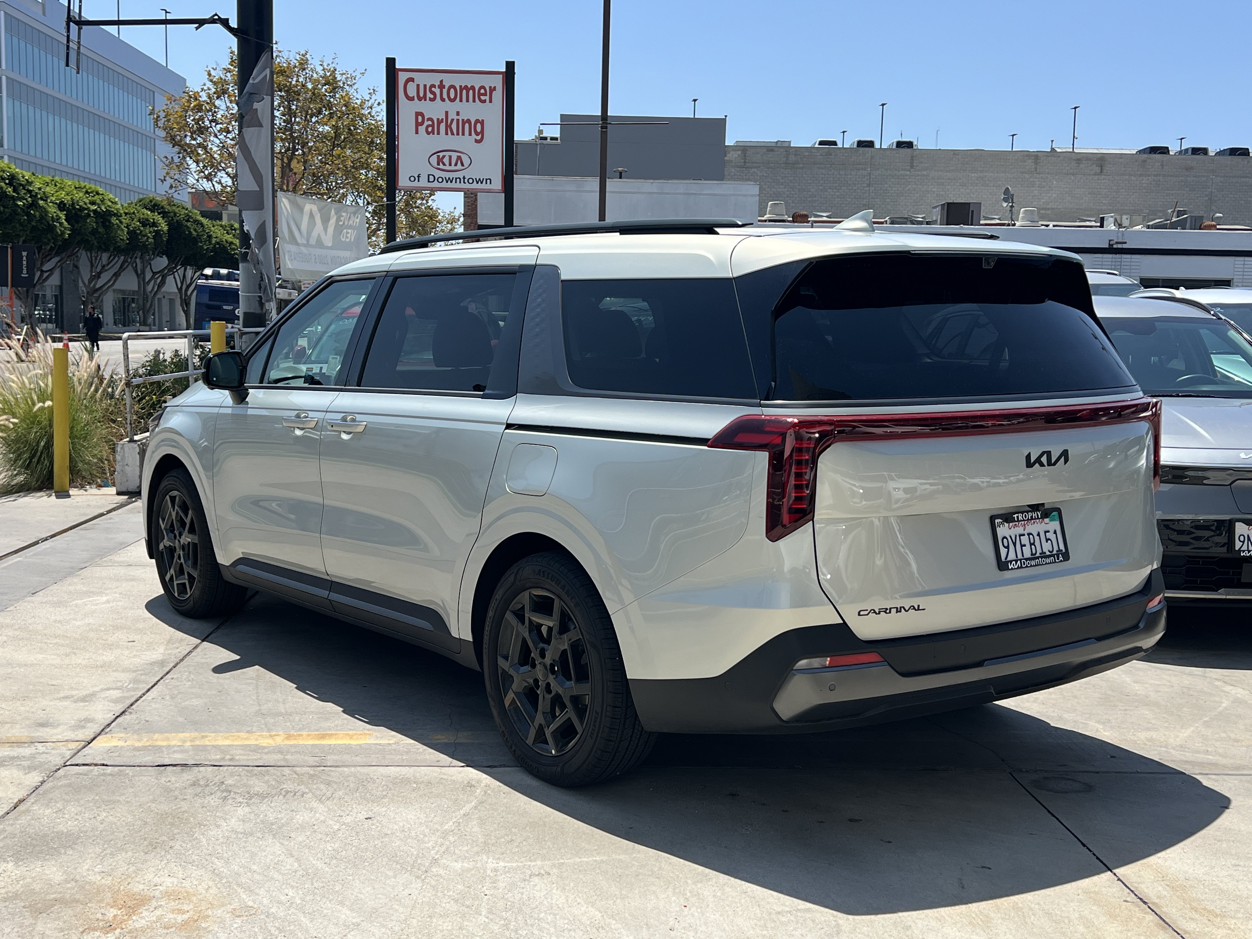 Certified 2026 Kia Carnival SX Prestige FWD image 4