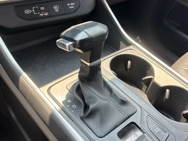 Used 2025 Kia Carnival FWD image 16