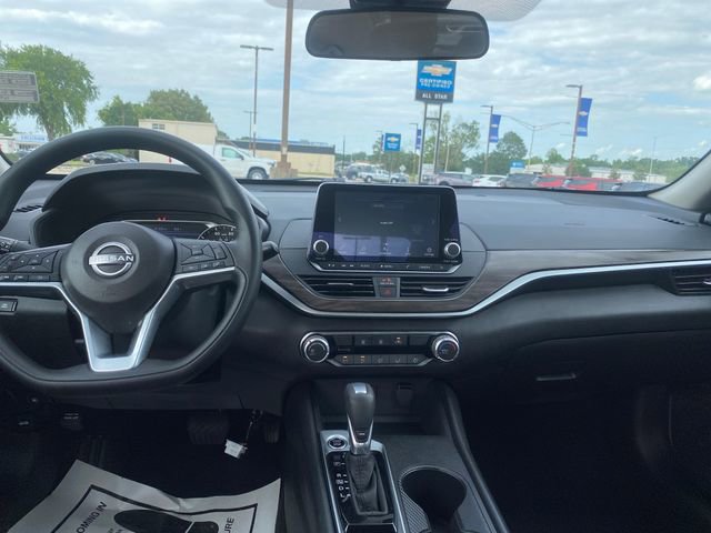 Used 2025 Nissan Altima 2.5 SV image 15