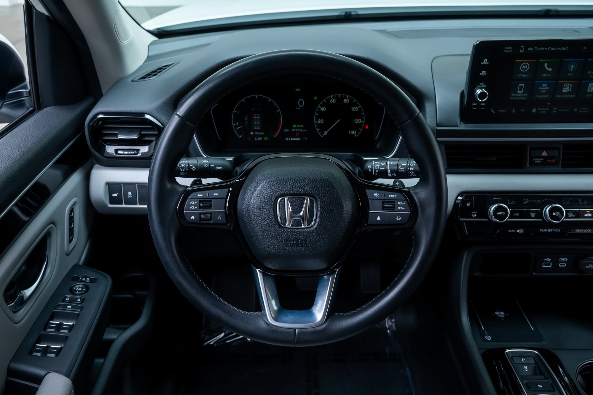 Used 2025 Honda Pilot EX-L image 12