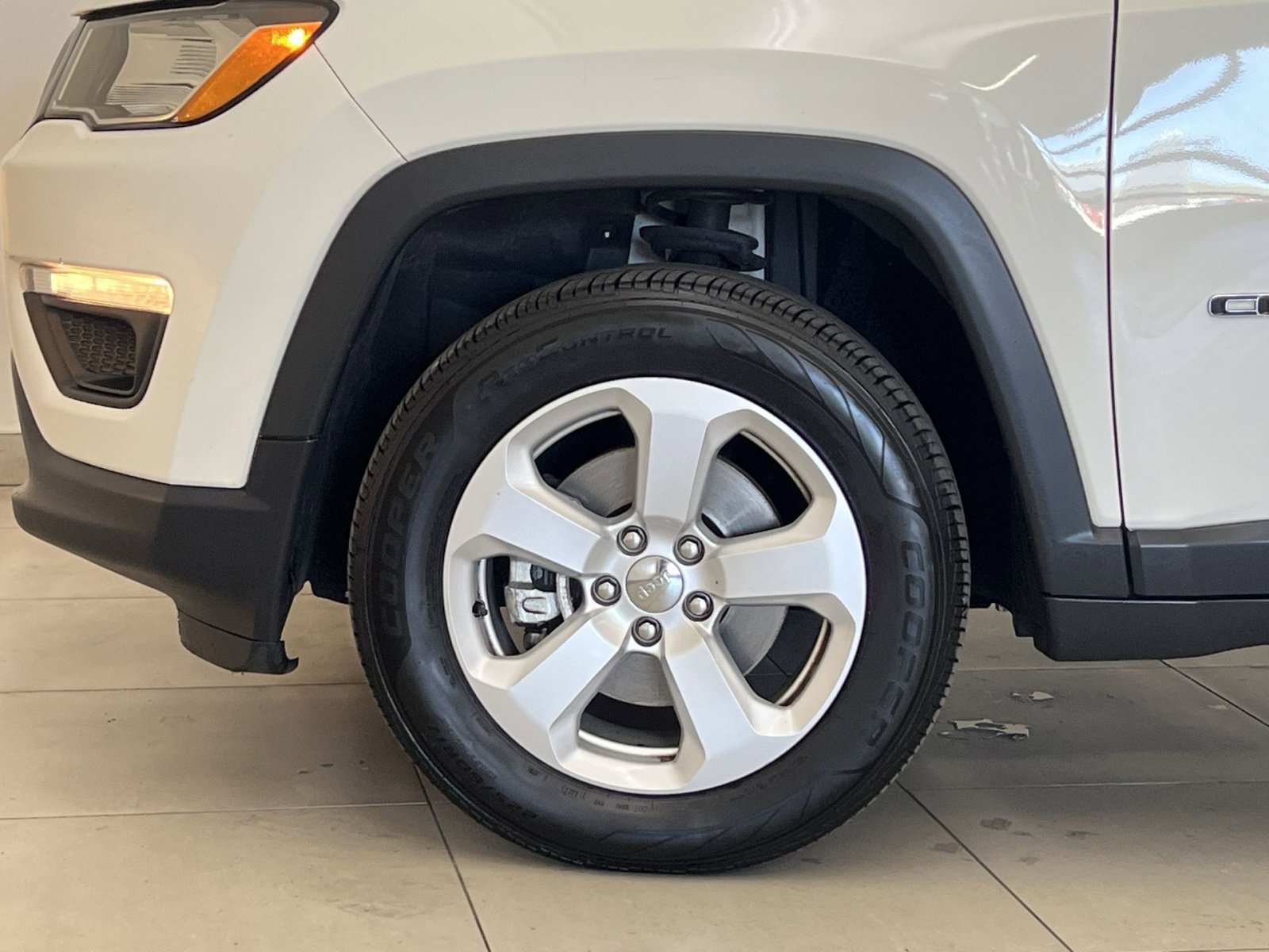 Used 2018 Jeep Compass Latitude AWD/4WD image 16