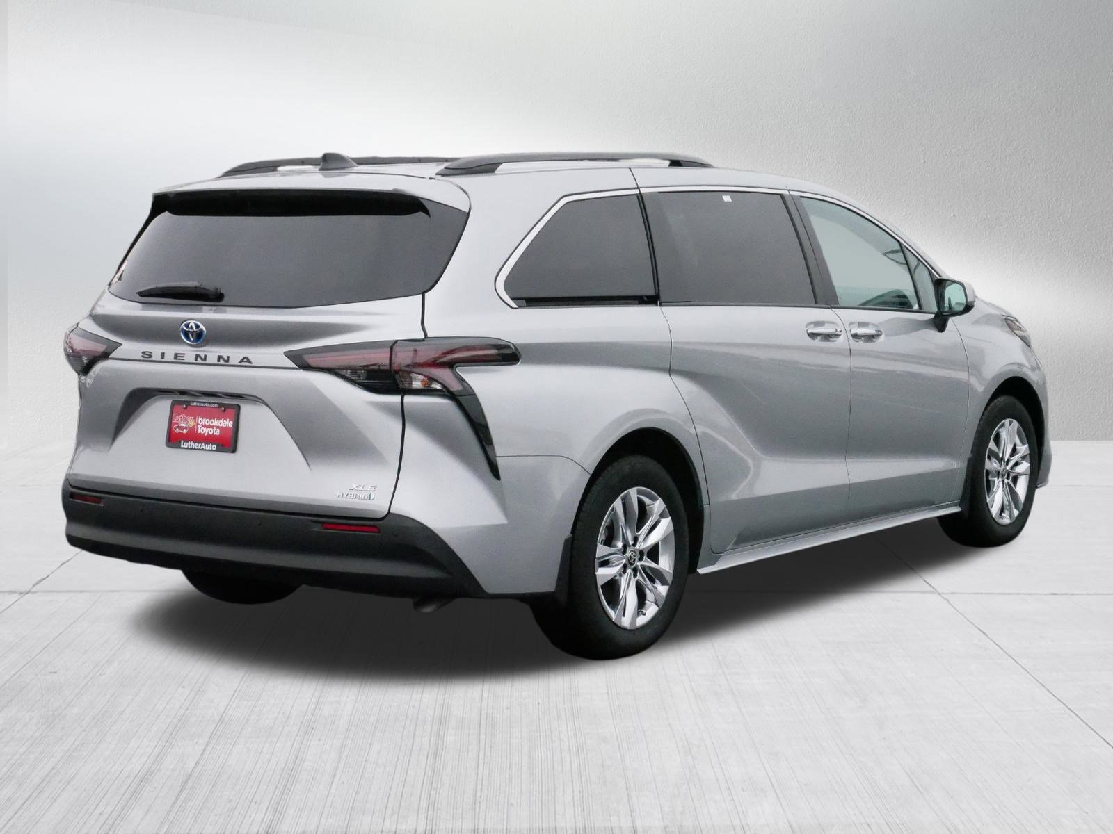 New 2024 Toyota Sienna XLE image 7