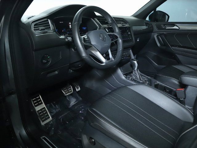 Used 2022 Volkswagen Tiguan SE R-Line image 18