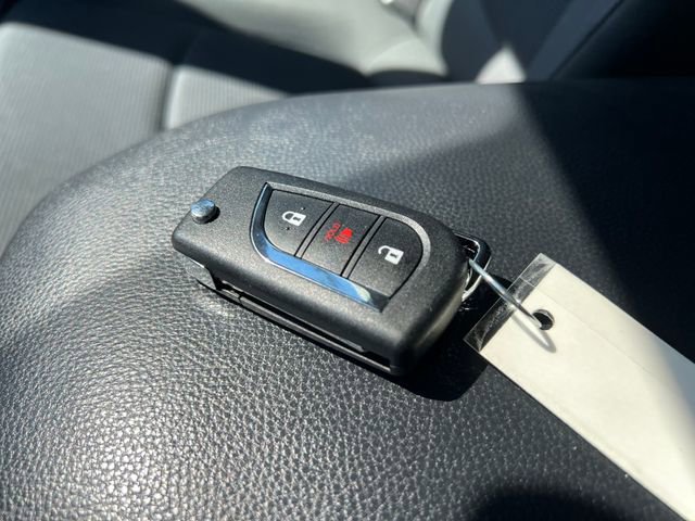 Used 2021 Toyota RAV4 LE FWD image 32