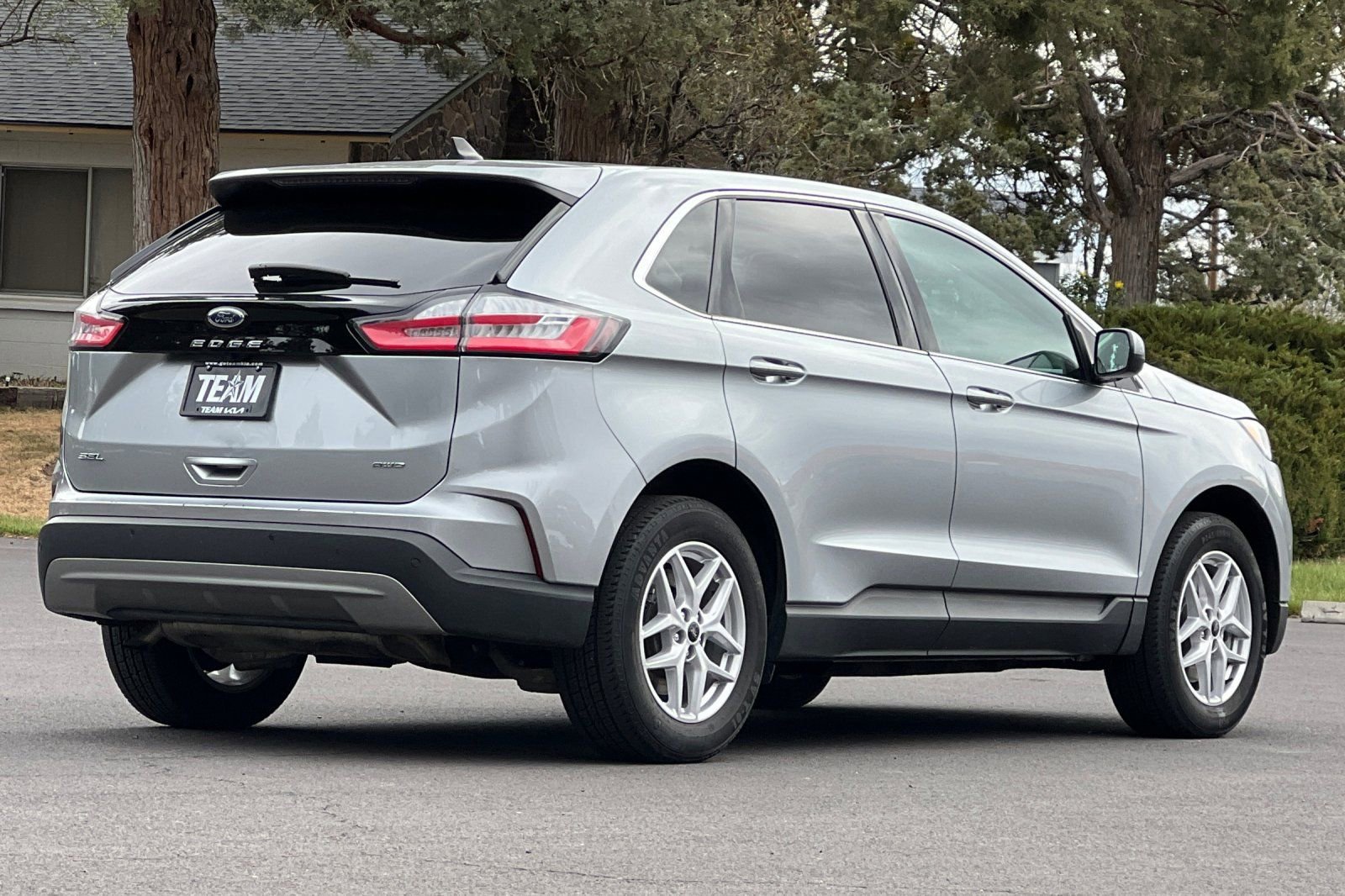 Used 2023 Ford Edge SEL image 4