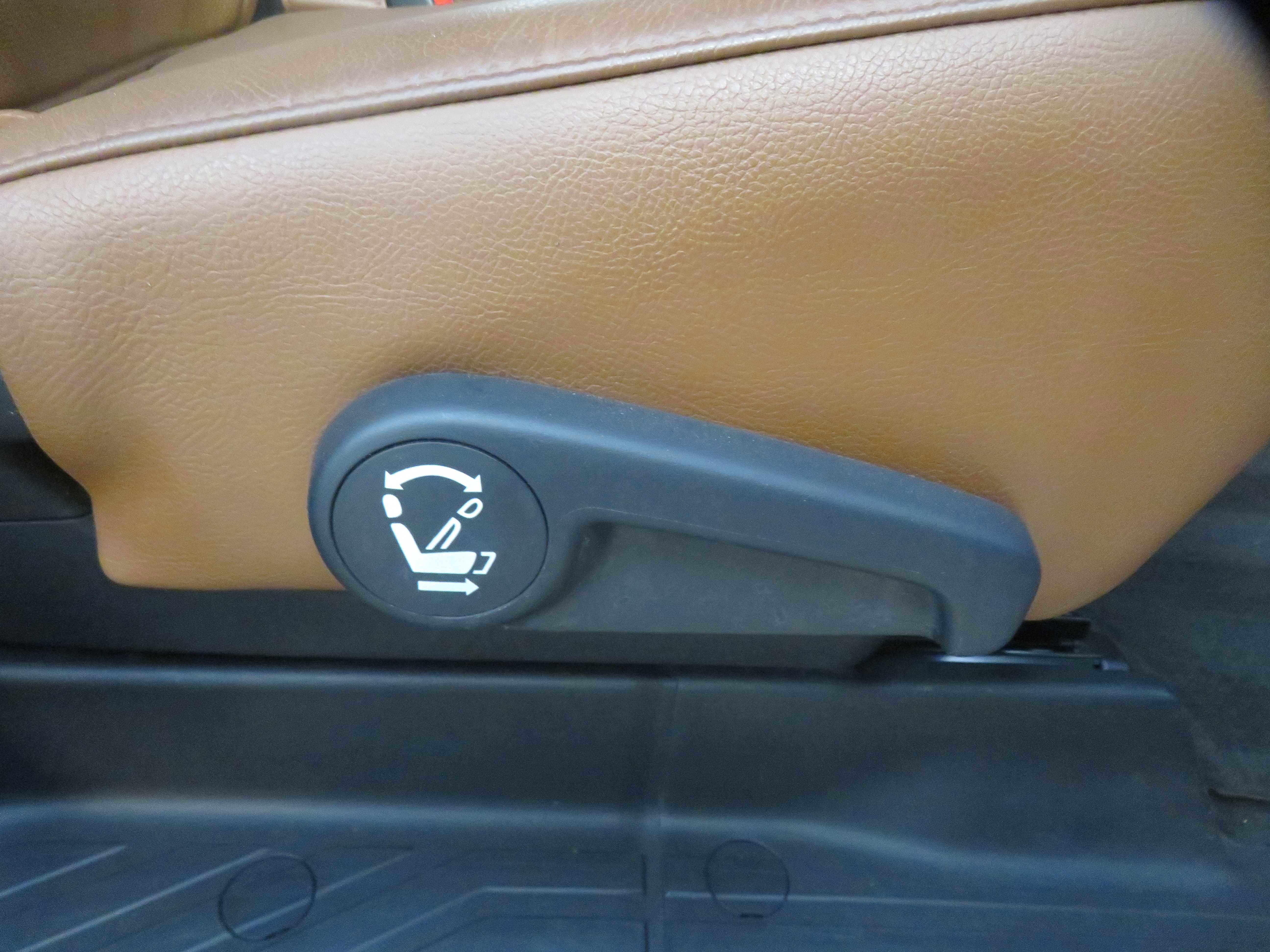 Used 2016 Toyota Sequoia Platinum AWD/4WD image 28