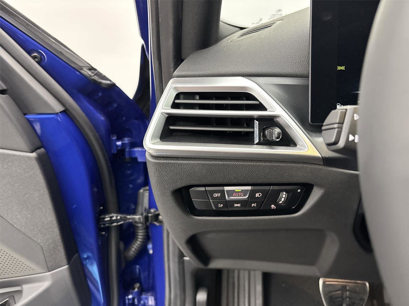 New 2026 BMW 330i xDrive Sedan w/ M Sport Package image 31