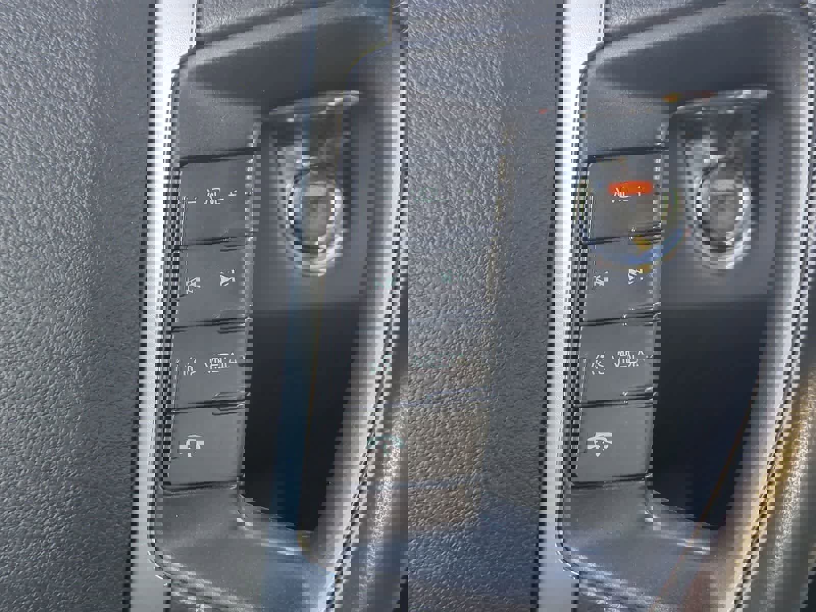 Used 2009 Lincoln MKS AWD image 25