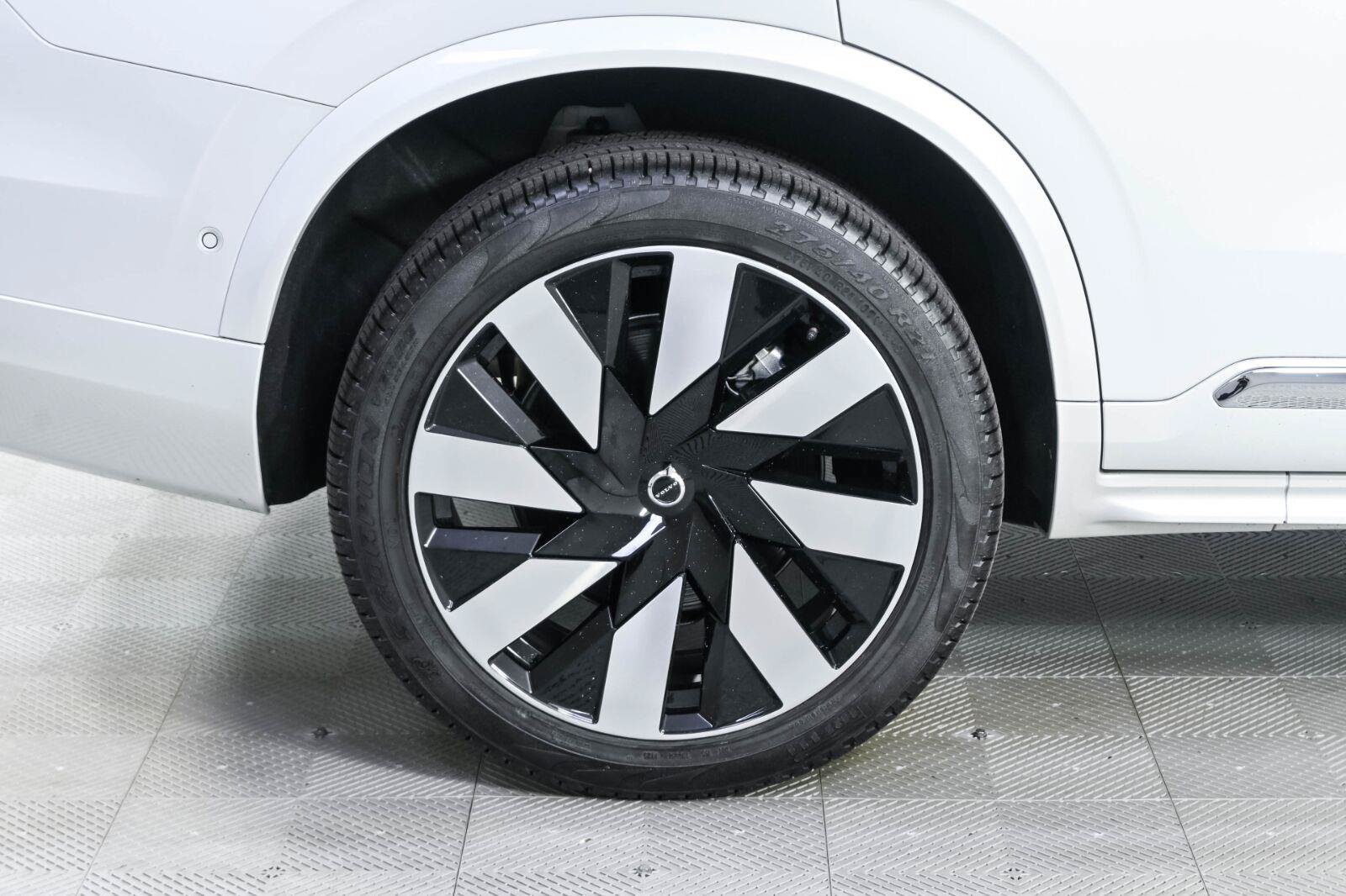 Used 2024 Volvo XC90 T8 Plus w/ Protection Package Premier AWD/4WD image 38