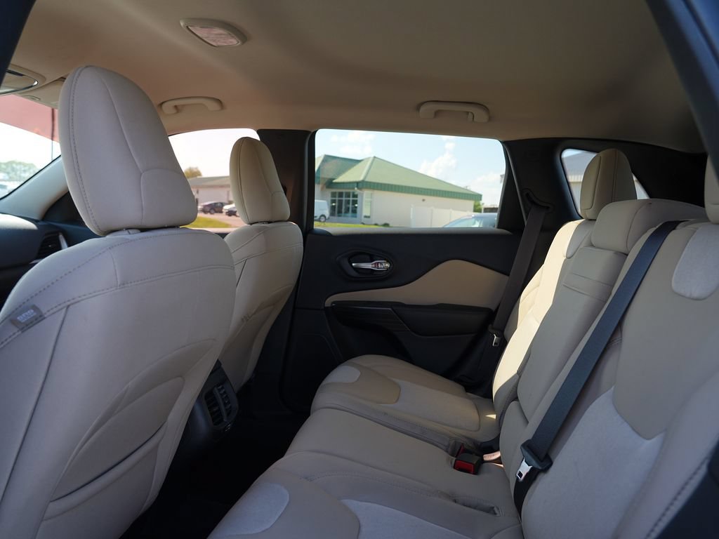 Used 2016 Jeep Cherokee Sport AWD/4WD image 16