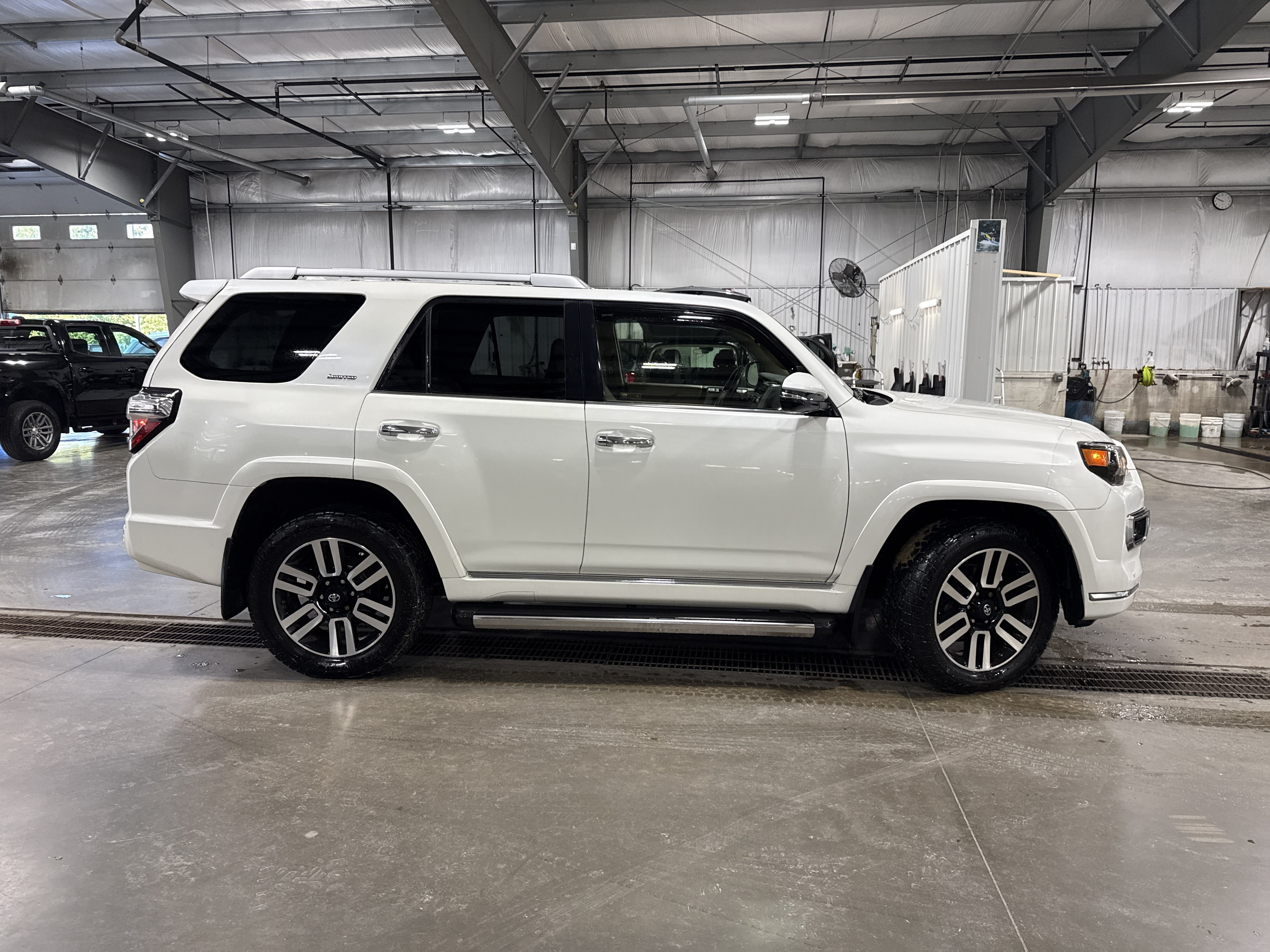 Used 2015 Toyota 4Runner Limited AWD/4WD image 2