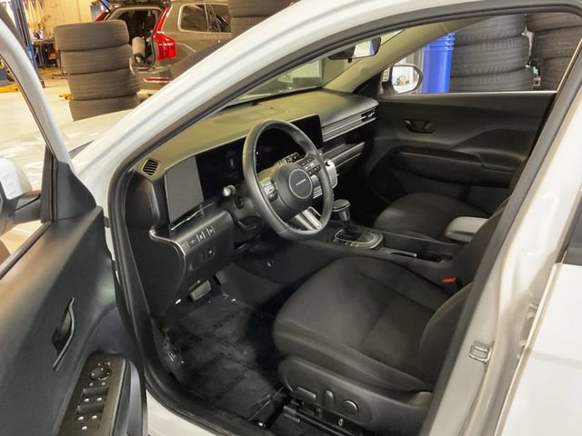 Used 2025 Hyundai Kona SEL FWD image 8