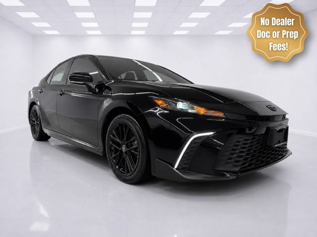 Used 2026 Toyota Camry SE FWD image 3
