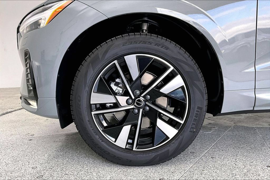 New 2026 Volvo XC60 B5 Core w/ Climate Package AWD/4WD image 29