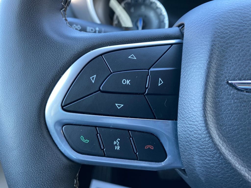Used 2023 Chrysler Pacifica Touring-L image 26
