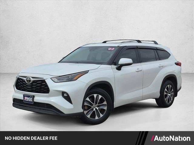 Used 2023 Toyota Highlander XLE FWD image 1
