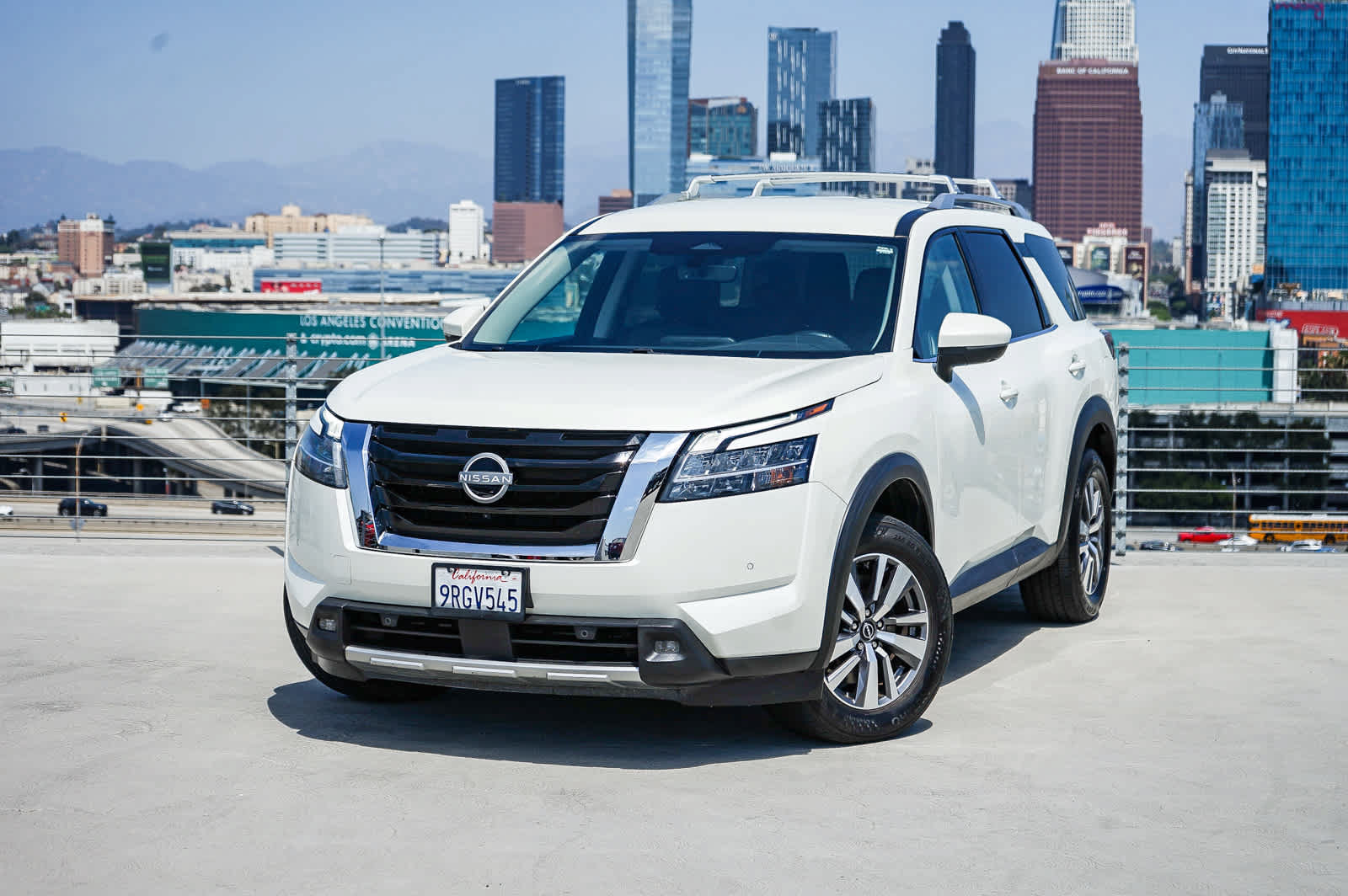 Used 2023 Nissan Pathfinder SL w/ Lighting Package (N92) FWD image 1
