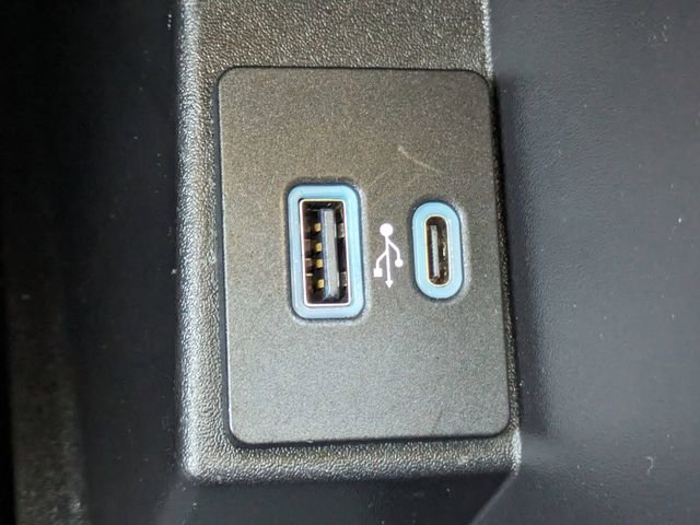 Used 2023 Ford Edge Titanium image 25