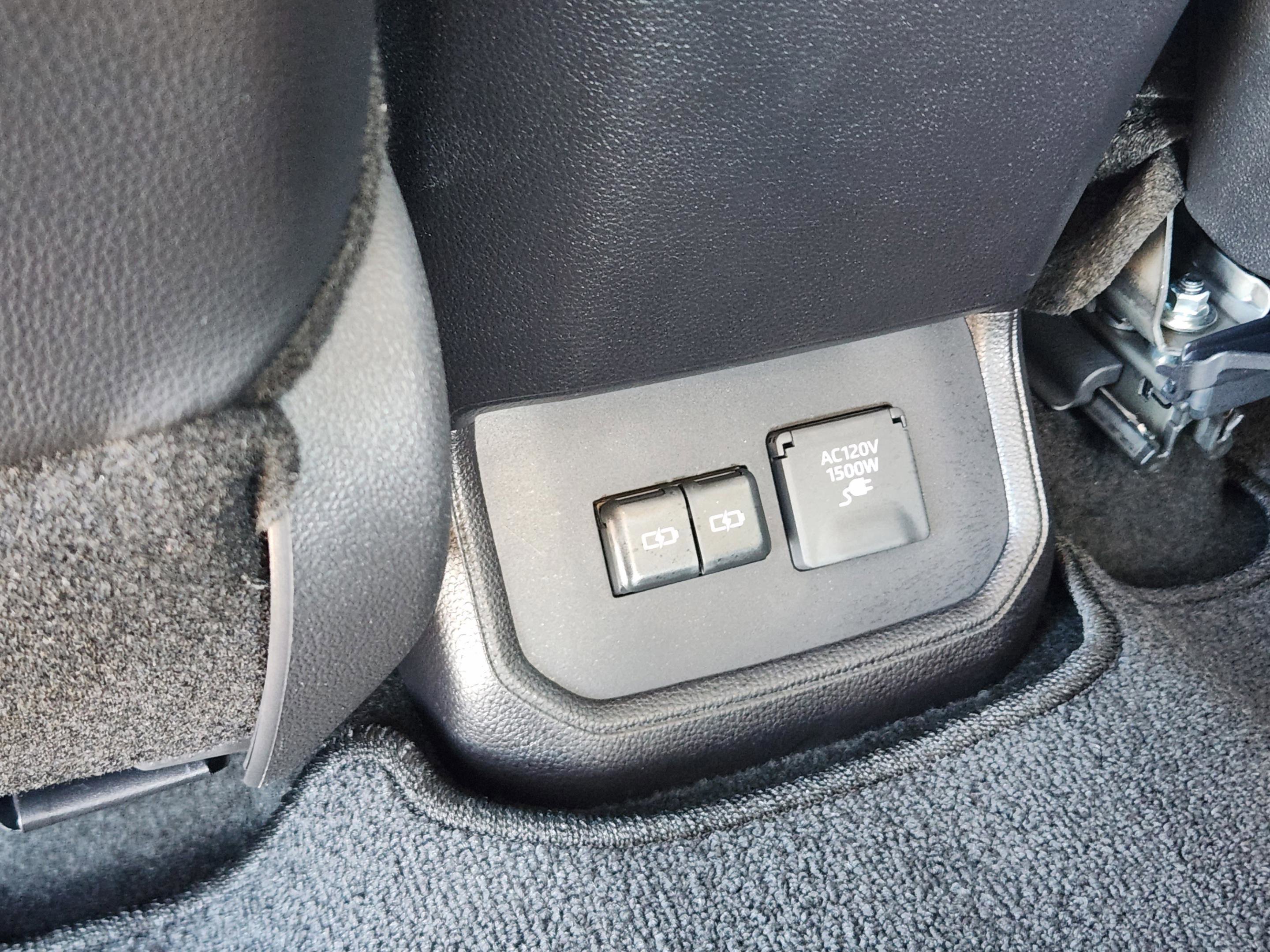 Used 2025 Toyota Highlander Platinum image 33