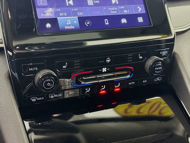 Used 2023 Jeep Grand Cherokee Laredo w/ Luxury Tech Group I image 15