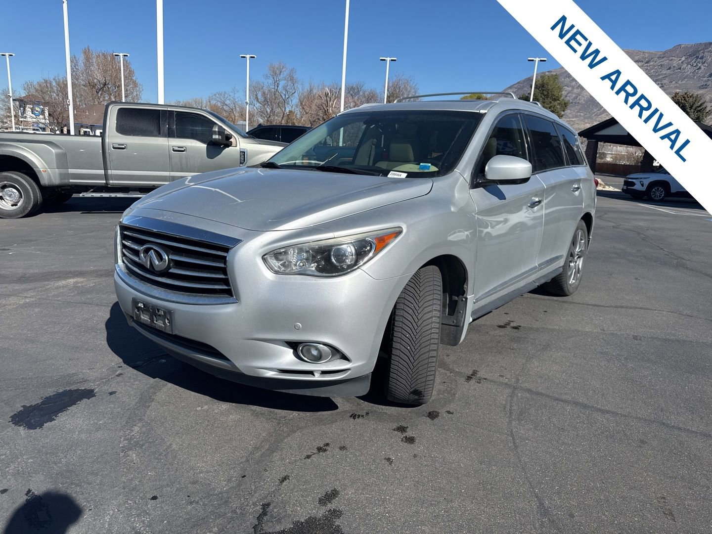 Used 2015 INFINITI QX60 AWD w/ Deluxe Touring Package image 3