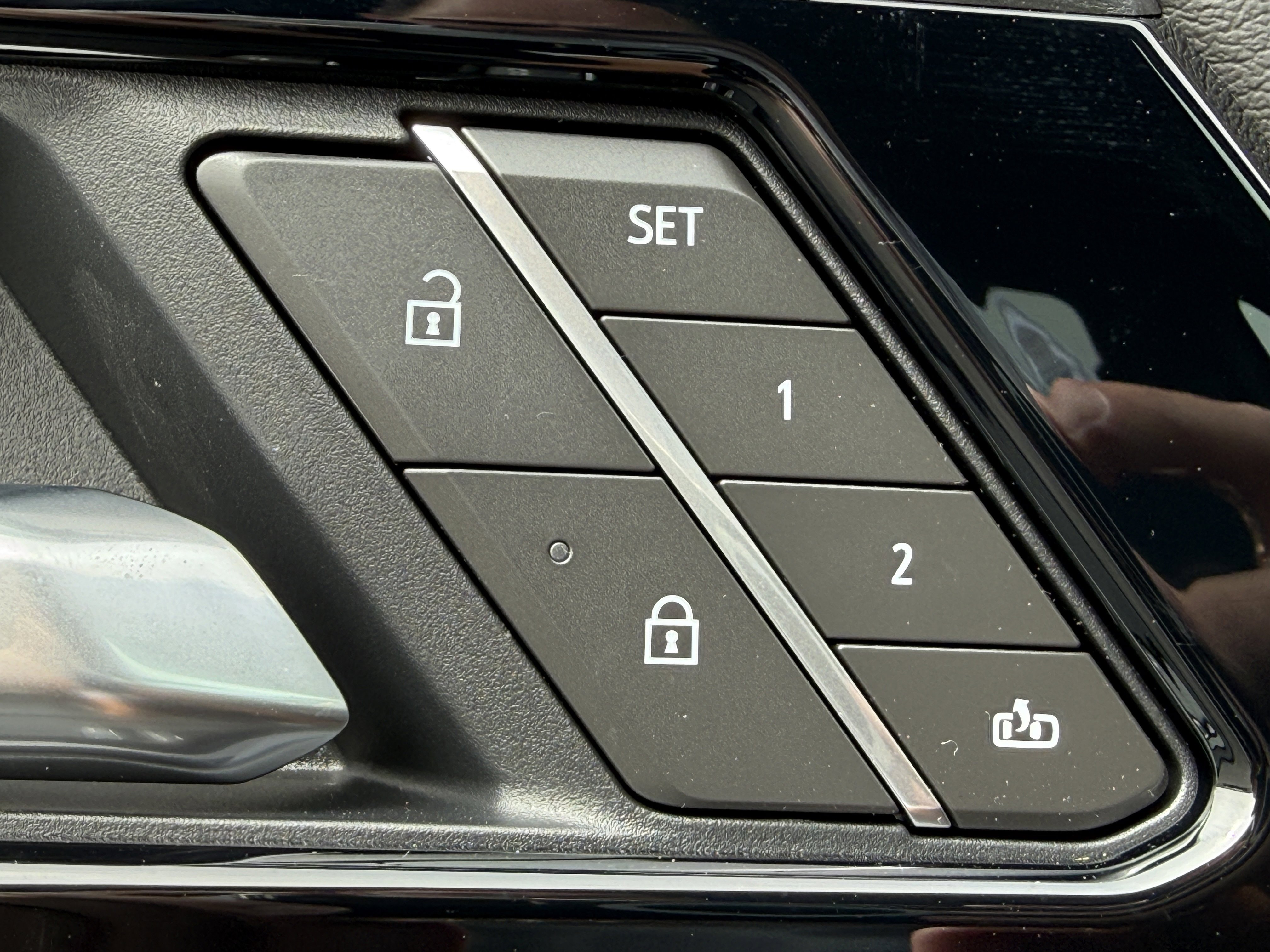 New 2026 GMC Yukon XL Denali w/ Sun & Power Step Package image 32