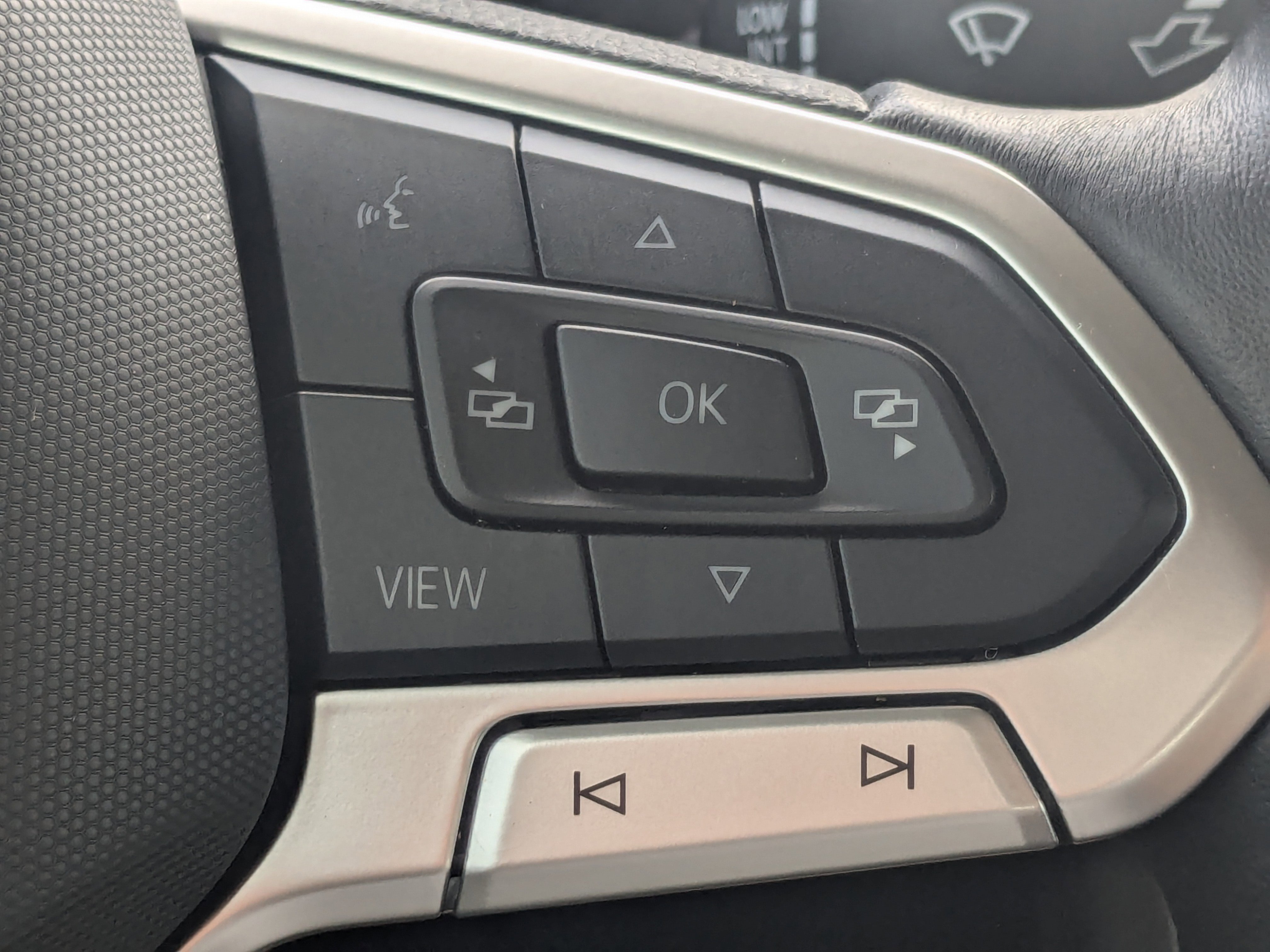 Used 2024 Volkswagen Jetta SE image 31