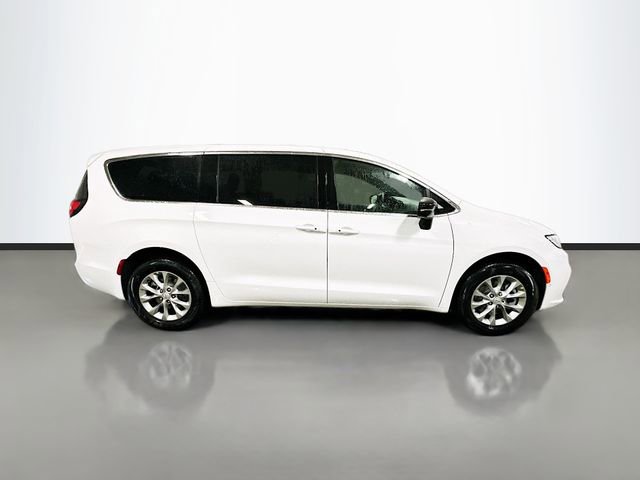 New 2026 Chrysler Pacifica Select AWD/4WD image 5
