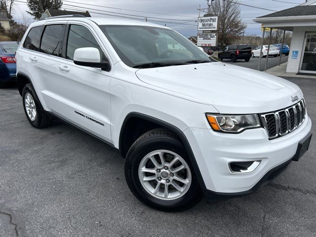 Used 2020 Jeep Grand Cherokee Laredo image 1