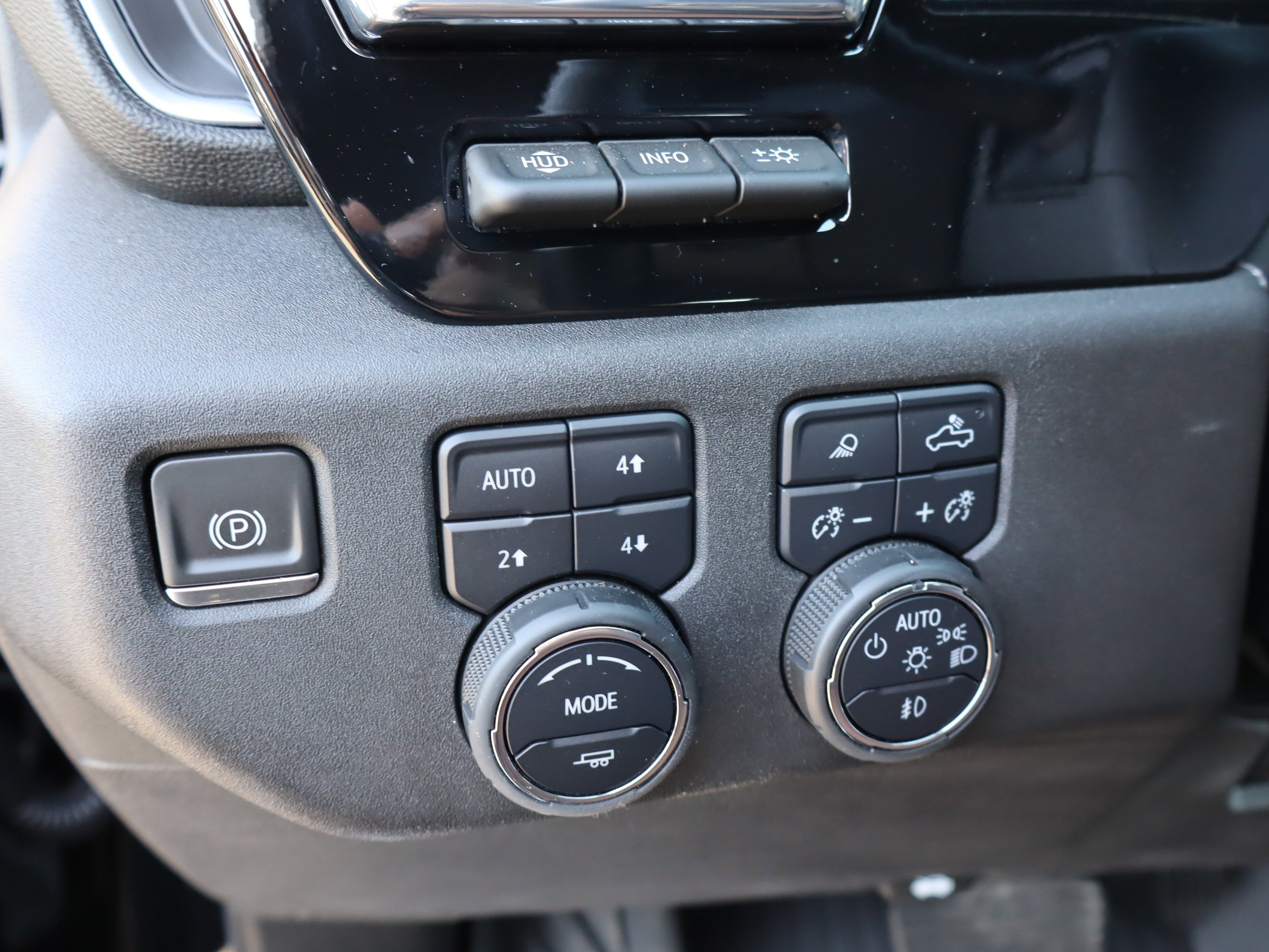 Used 2024 Chevrolet Silverado 2500 High Country w/ High Country Premium Package image 25