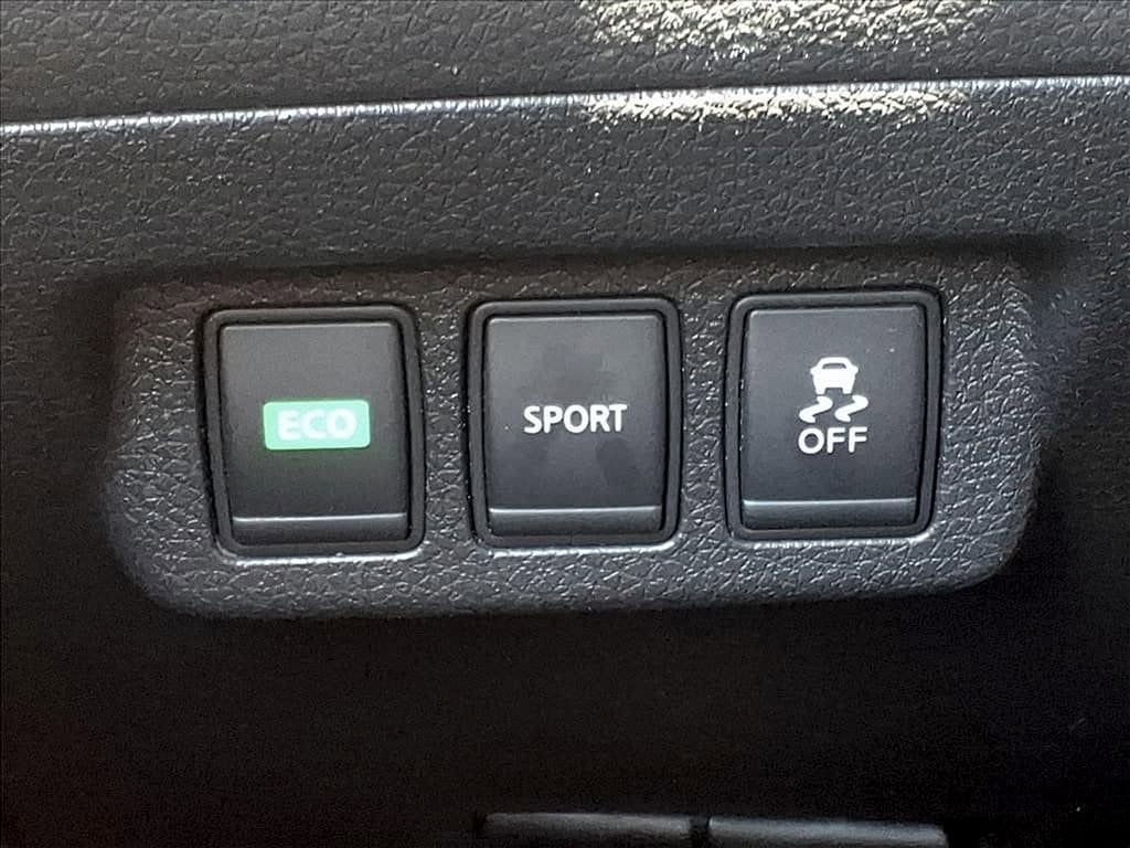 Used 2013 Nissan Sentra SR w/ Driver Pkg FWD image 14