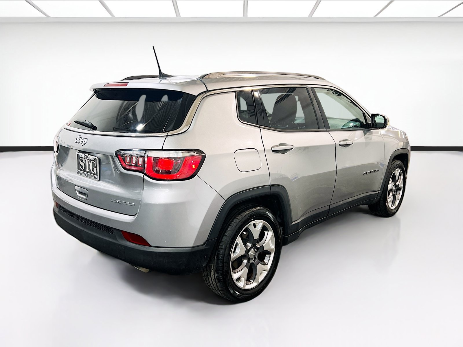 Used 2019 Jeep Compass Limited FWD image 4
