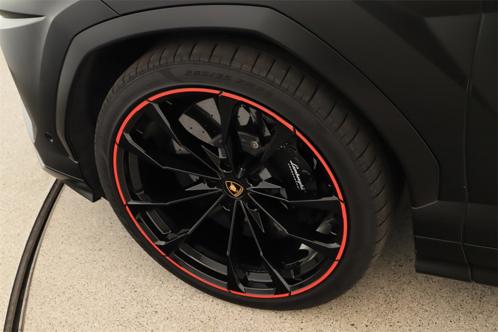 Used 2022 Lamborghini Urus image 32