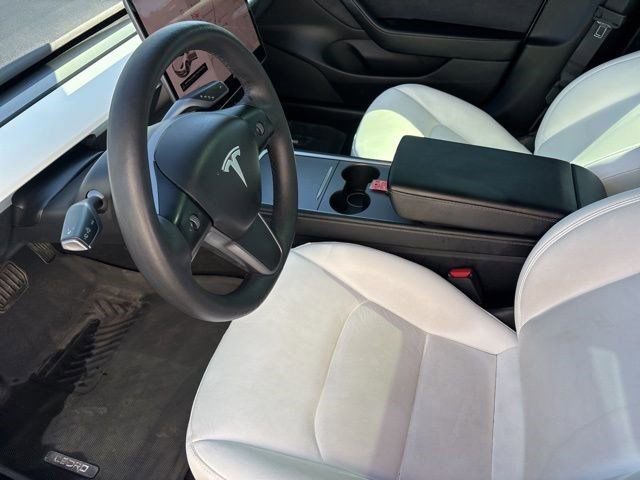 Used 2021 Tesla Model 3 Standard Range Plus image 9
